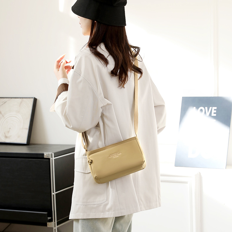 Cross-border exclusive women's single-shoulder bag, simple and casual mobile phone crossbody bag, water-resistant single-shoulder bag details Picture