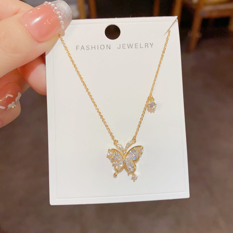 A niche, fashionable, light luxury, versatile and exquisite super sparkling zircon butterfly pendant necklace with a touch of light luxury and high-end sophistication