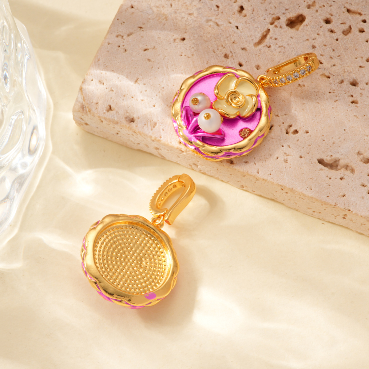 18k copper plated with real gold and inlaid with pearls, round oil painting pendant, bracelet, necklace clasp, DIY jewelry accessories, gold plating Specification image