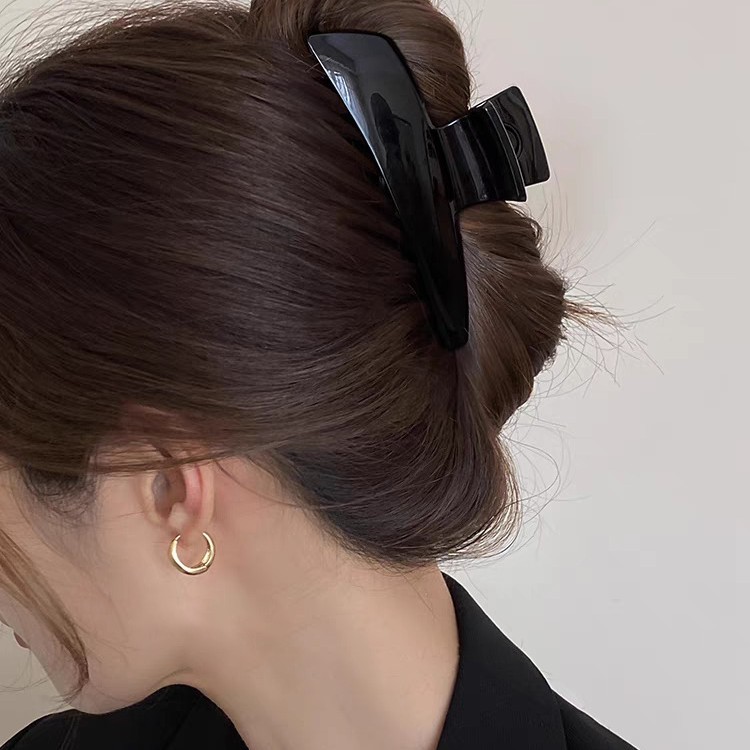 2025 Niche design Korean large hair clip for women, simple and versatile shark clip for the back of the head details Picture