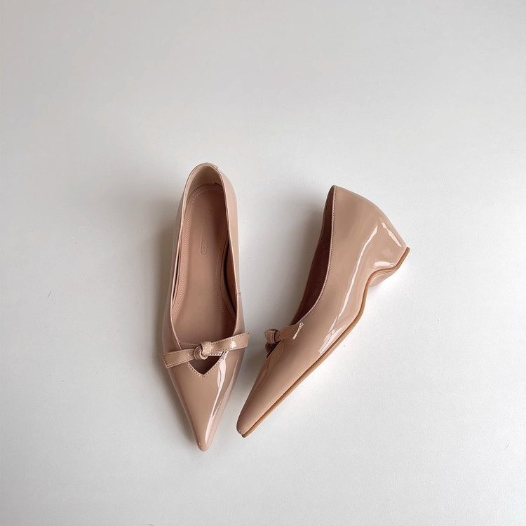 The 2025 new model of the girl's heart knot, with a 5-centimeter inner height increase, pointed V-shaped evening style, elegant toe seam, sweet and elegant single shoe details Picture