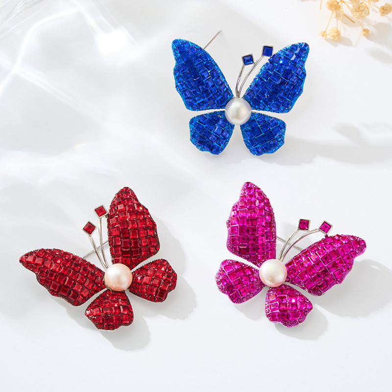 原创设计轻奢复古满钻蝴蝶胸针三色可选铜合金淡水珍珠高级感别针
