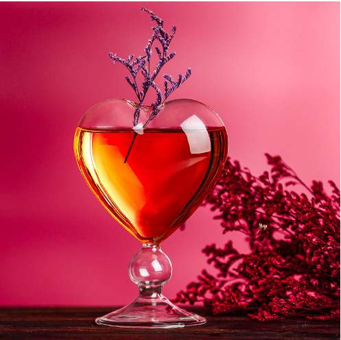 ins popular heart-shaped cocktail cup, personalized bar juice cup, creative Japanese glass wine glass, tall glass details Picture