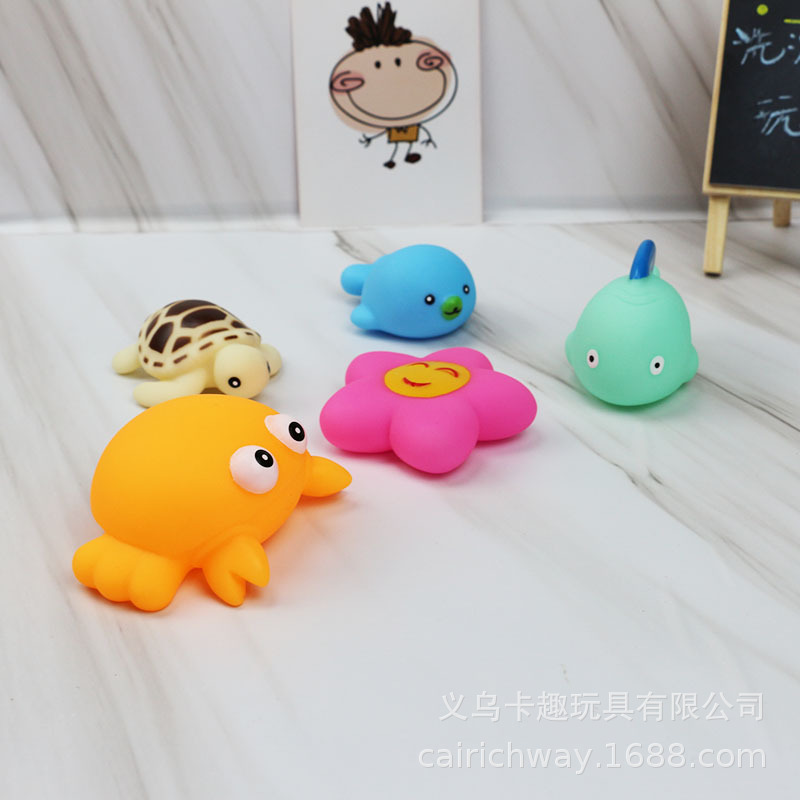 Children's bathing, bathing, playing in water, little sharks, Marine animals, babies can pinch and spray water, plastic pvc vinyl toys details Picture