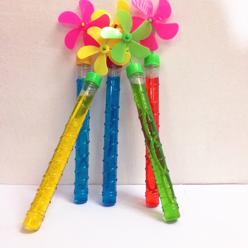 Children's windmills, bubble blowers, toys, bubble makers, park street vending toys, bubble blowers, liquid for ground promotion, small gifts Application Scenario