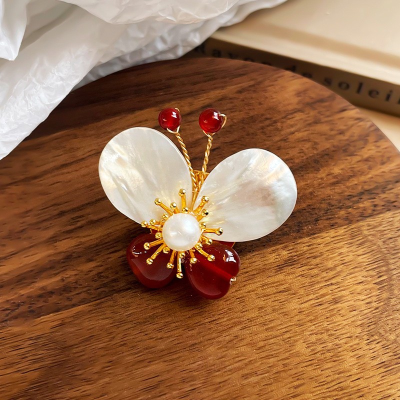 NALA娜啦轻奢高档胸针淡水珍珠蝴蝶重工精致别针大衣旗袍百搭胸花细节图