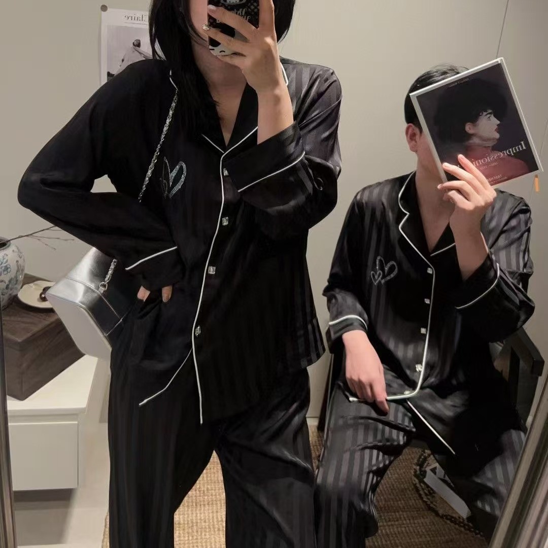 New Spring and autumn collection of light luxury and high-end ice and snow silk couple pajamas for men and women, simple home wear sets with long sleeves Application Scenario
