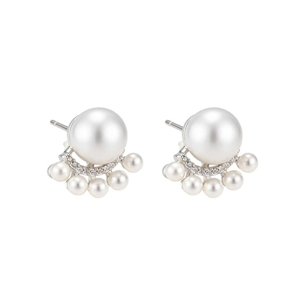 French light luxury fan-shaped staggered pearl stud earrings, copper alloy inlaid with zirconium s925 silver needle, high-end, fashionable and versatile earrings Item Picture