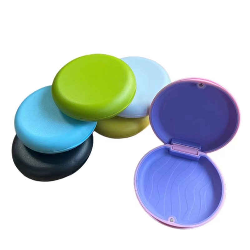 Cross-border exclusive portable magnetic teeth storage box, invisible braces box, denture box, storage box, dental fixed box Application Scenario