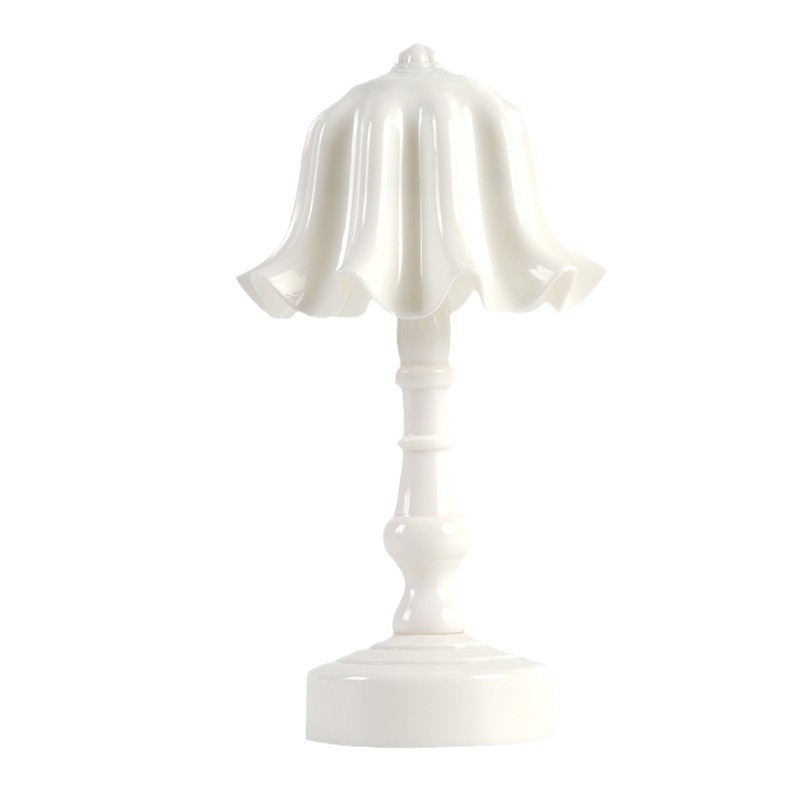 Cross-border European-style fine-textured small table lamp, retro LED night light, small palace lamp, bedside and bedroom decorative items, ambient light Item Picture