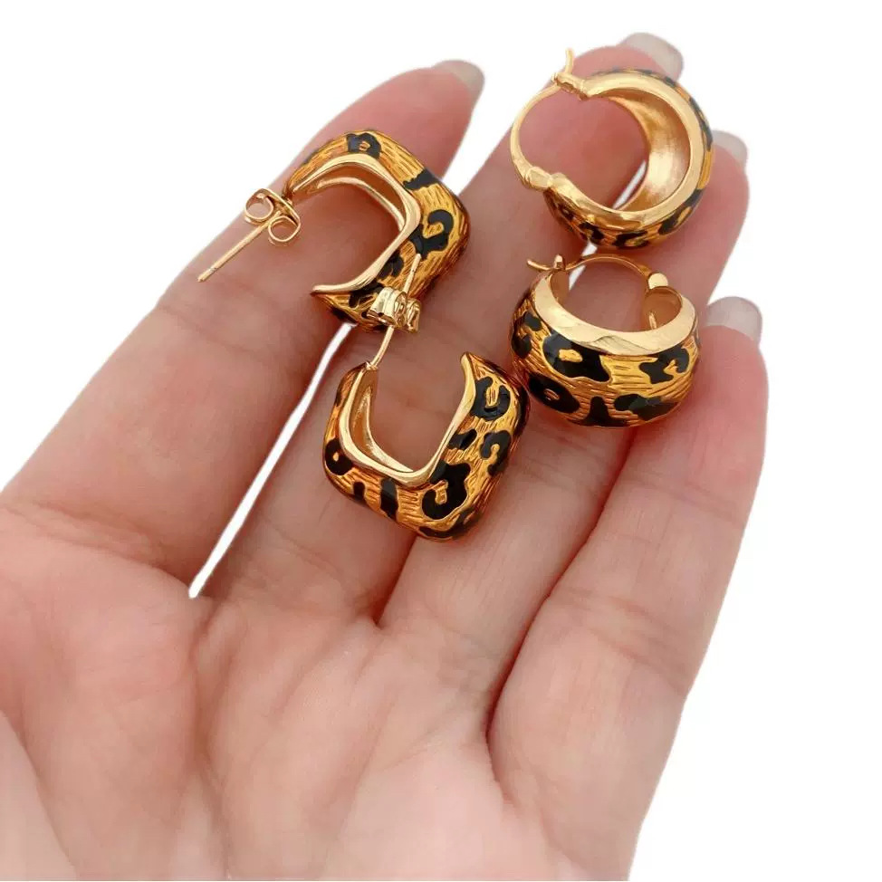 Cross-border European and American niche unique design leopard print 18K gold oil-drip heart-shaped earrings, fashionable and simple women's earrings Item Picture