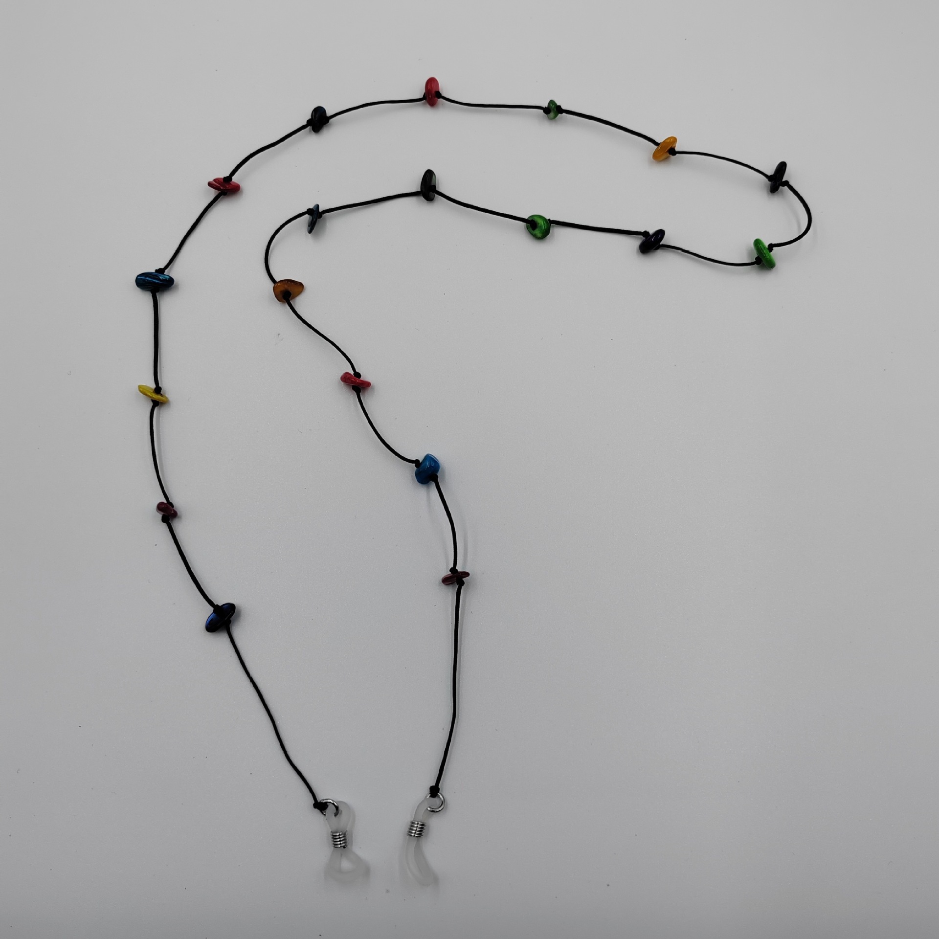 Retro crushed stone woven glasses chain necklaces, women's mask chain necklaces, anti-slip and anti-loss pendants, factory direct sales, artistic style Application Scenario