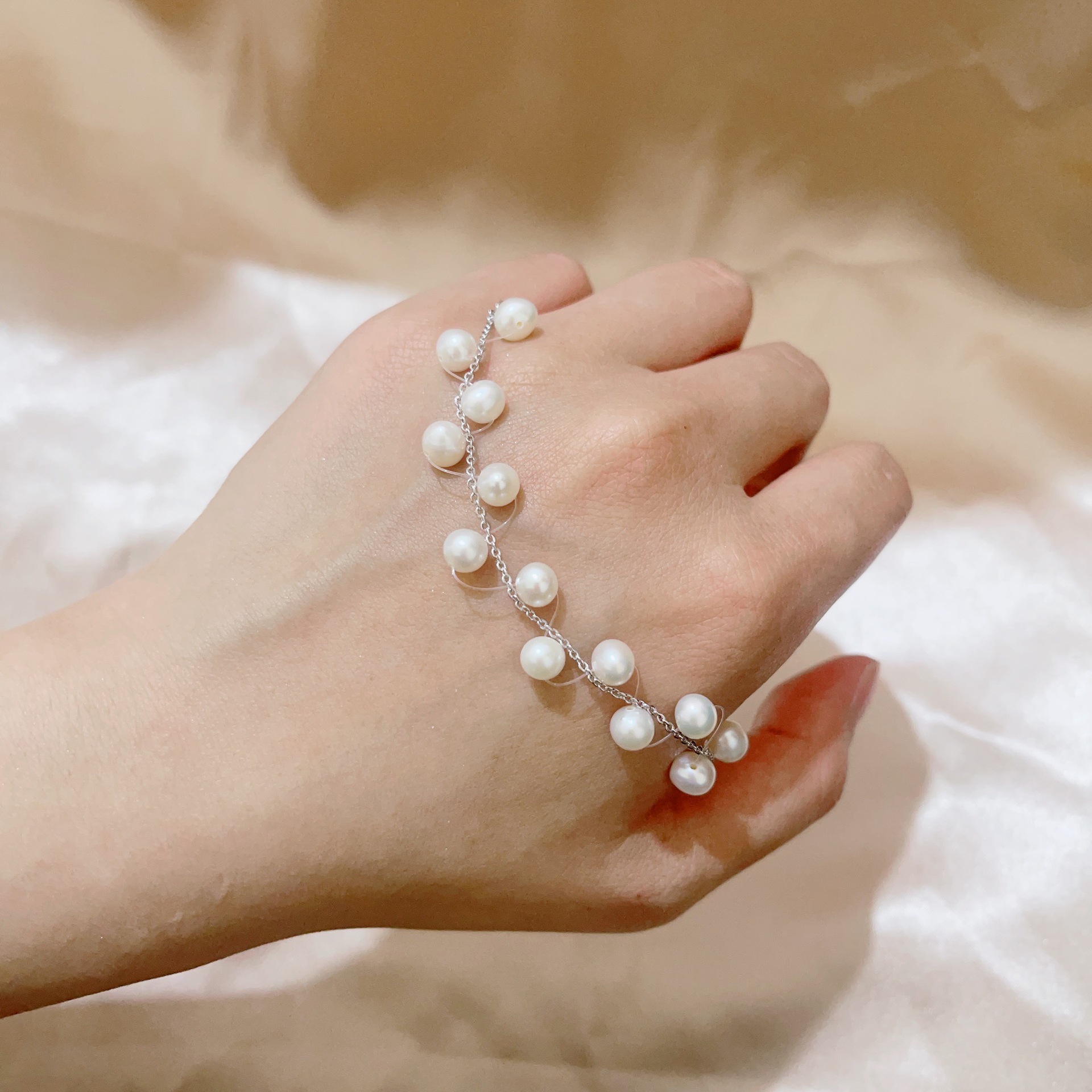"Full Sky Stars Natural Pearl Bracelet, 925 sterling silver, fashionable design, forest-themed, super ethereal and sweet women's silver chain decoration, handcrafted.