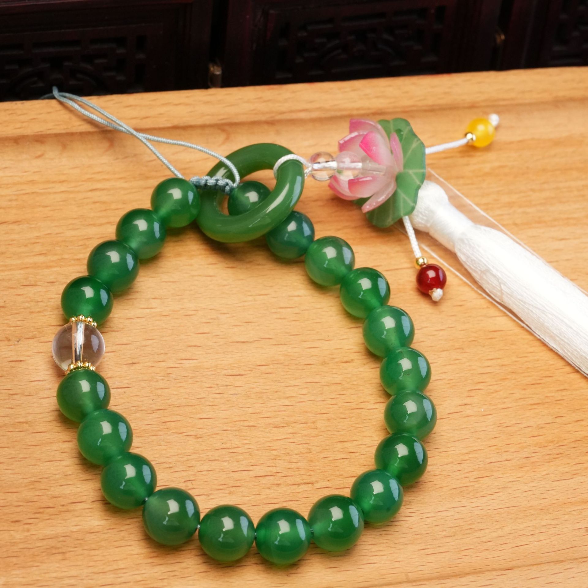 New Chinese-style emerald green chalcedony bracelet with beads, light luxury and high-end feel, ethnic style men's and women's glass bracelet accessories Specification image