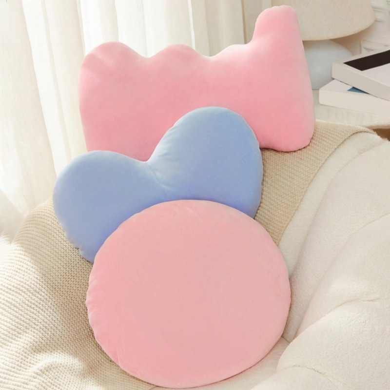 Cute heart-shaped cushions, plush sofa cushions, bed cushions, nap backrest cushions, car seat cushions