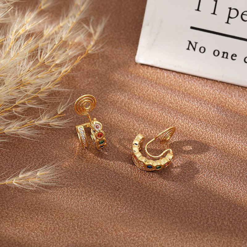 High-end commuting versatile color diamond double-layer ear clips, women's light luxury style, C-shaped metal fashionable and trendy earrings Application Scenario