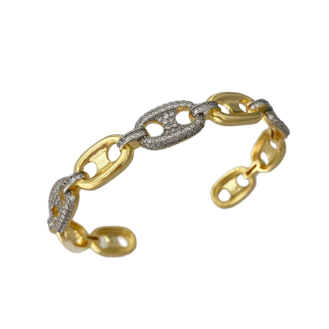 New cross-border half-sided diamond-encrusted pig nose bracelet for women, European and American light luxury gold-plated bracelet, personalized foreign trade bracelet and jewelry Item Picture
