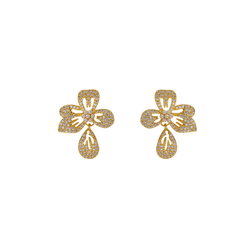 Hyacinth's fashionable, light luxury, ultra-sparkling, micro-inlaid zircon flower earrings are a unique design for women, exuding a sense of high-end elegance. They are a bestseller on Douyin Item Picture