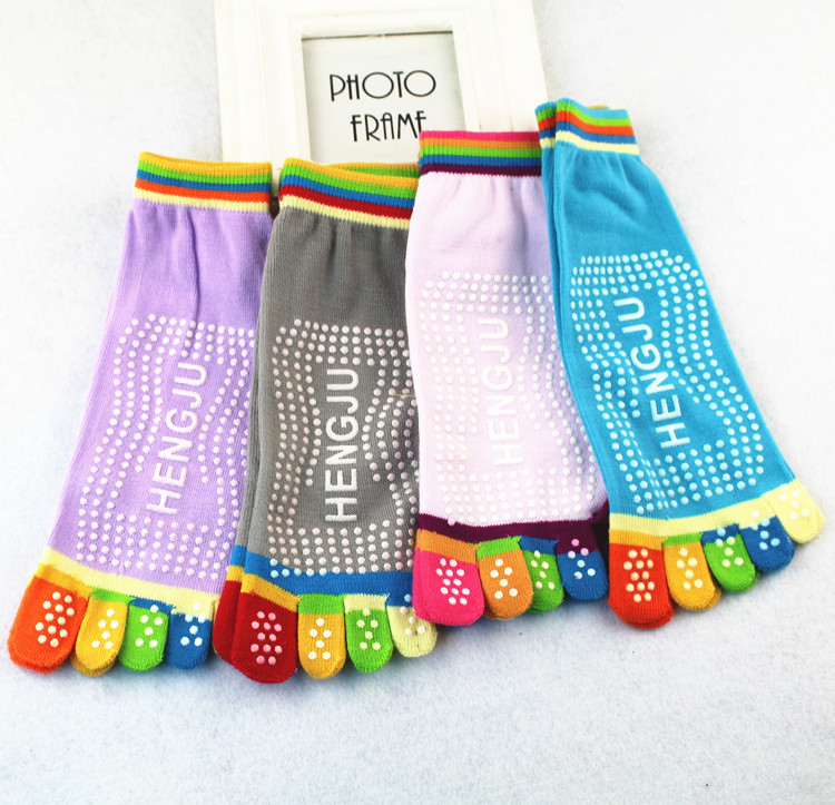 Wholesale of new spring and autumn fashionable, sporty and casual women's yoga socks with color-blocking health care and deodorizing five-toe socks Specification image