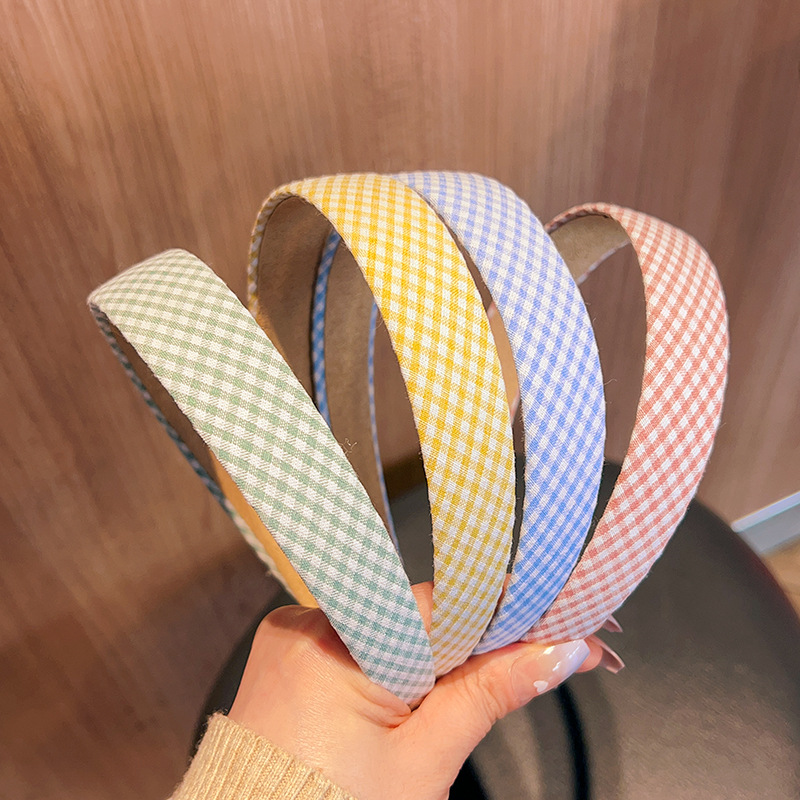 BM style retro floral checkered solid color hair band, wide edge headband, versatile for going out, super fairy-like sweet girl style hair clip Application Scenario