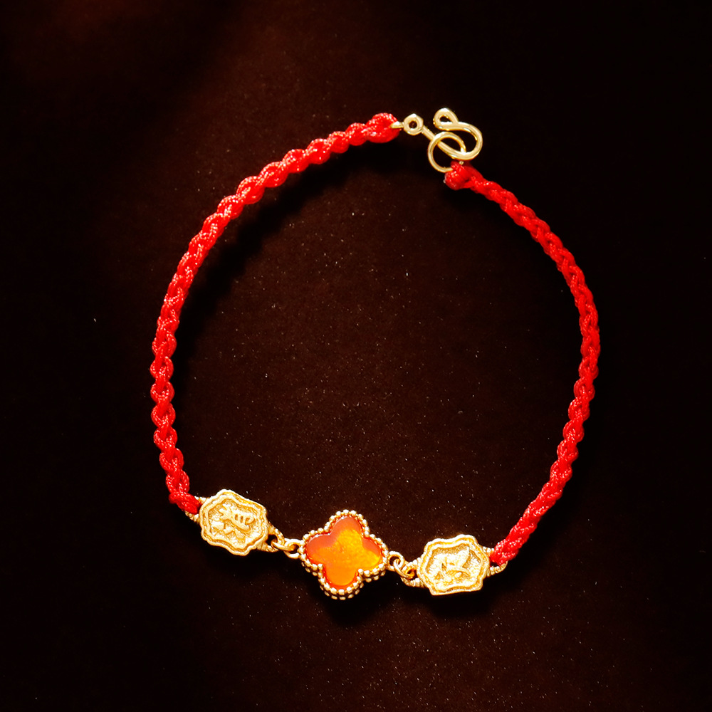 Hyacinth's zodiac year red string bracelet, hand-woven bracelet, niche design, red agate accessory, will be a bestseller on Douyin in 2025 Application Scenario