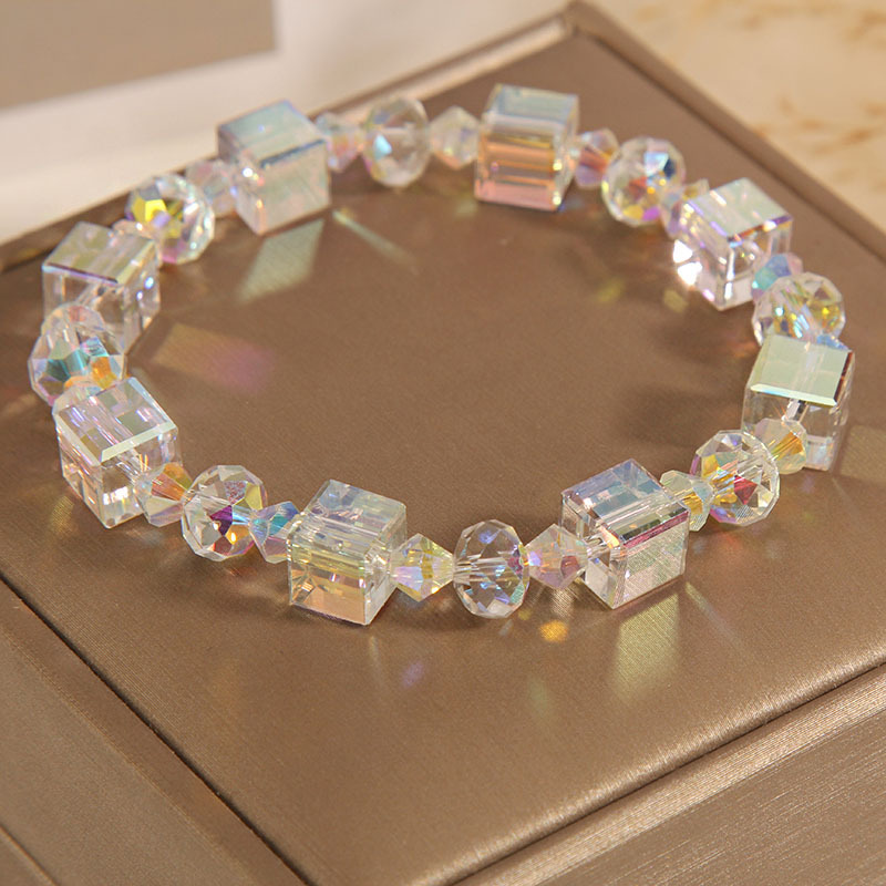 The sparkling magic bracelet is an Austrian crystal bracelet with a unique design. It's a gift of sugar cubes for your girlfriend and best friend details Picture