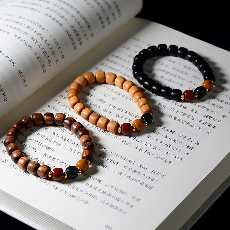 Wholesale of live-streaming promotion products: Green sandalwood, black rosewood, purple sandalwood, bamboo joint Barbie sandalwood luminous perpetual night running ring bracelet details Picture