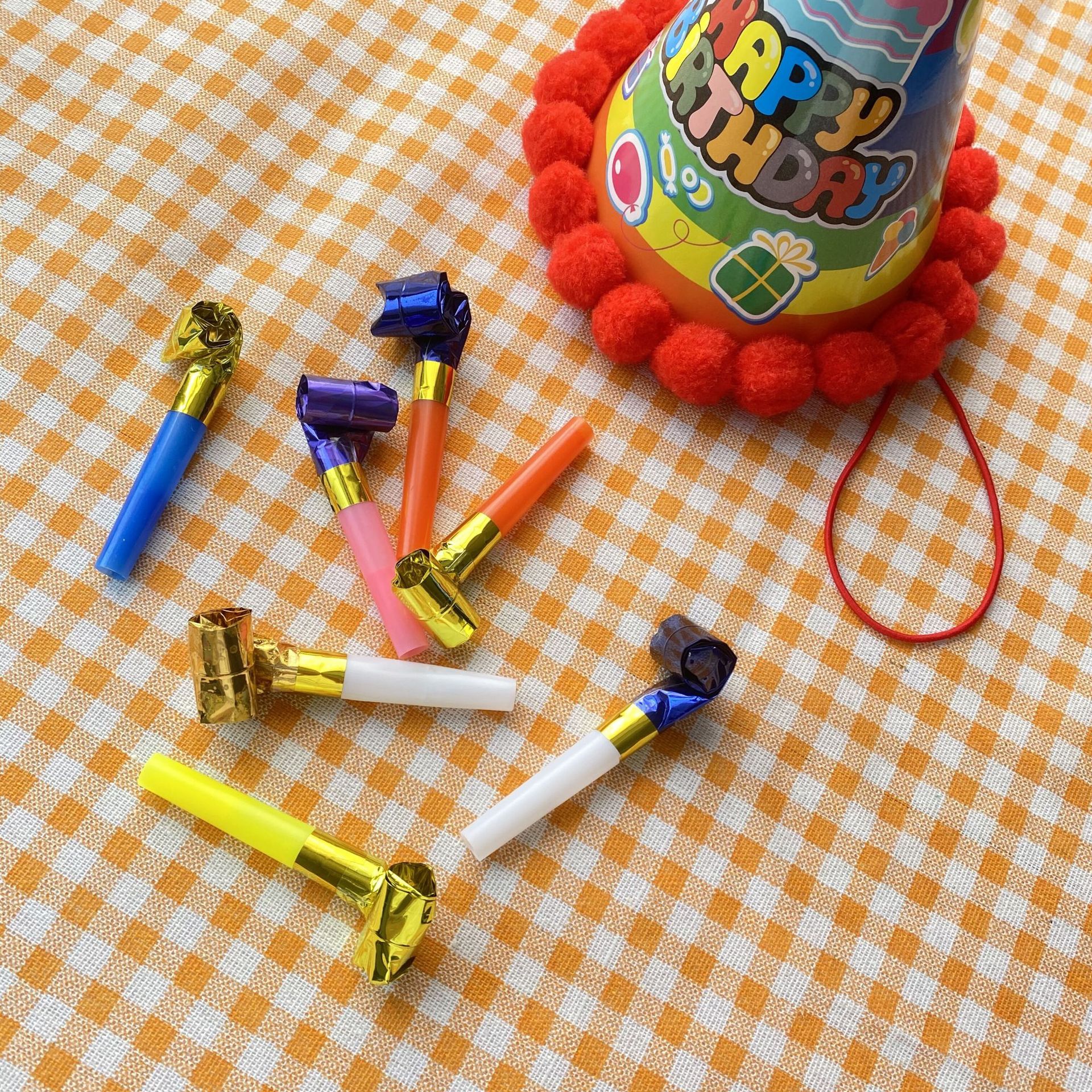 Children's toy, blowing dragon, birthday party props, little blowing dragon whistle, plastic horn blowing, rolling gold paper blowing dragon Application Scenario