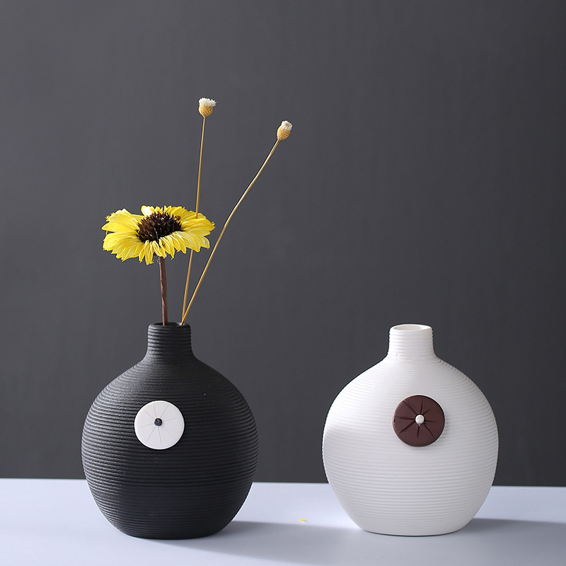 2026 Modern and simple ceramic vase, creative threaded Pothos hydroponic flower vase, Nordic home dried flower arrangement decorative item 2026 Modern and simple ceramic vase, creative threaded Pothos hydroponic flower vase, Nordic home dried flower arrangement decorative item