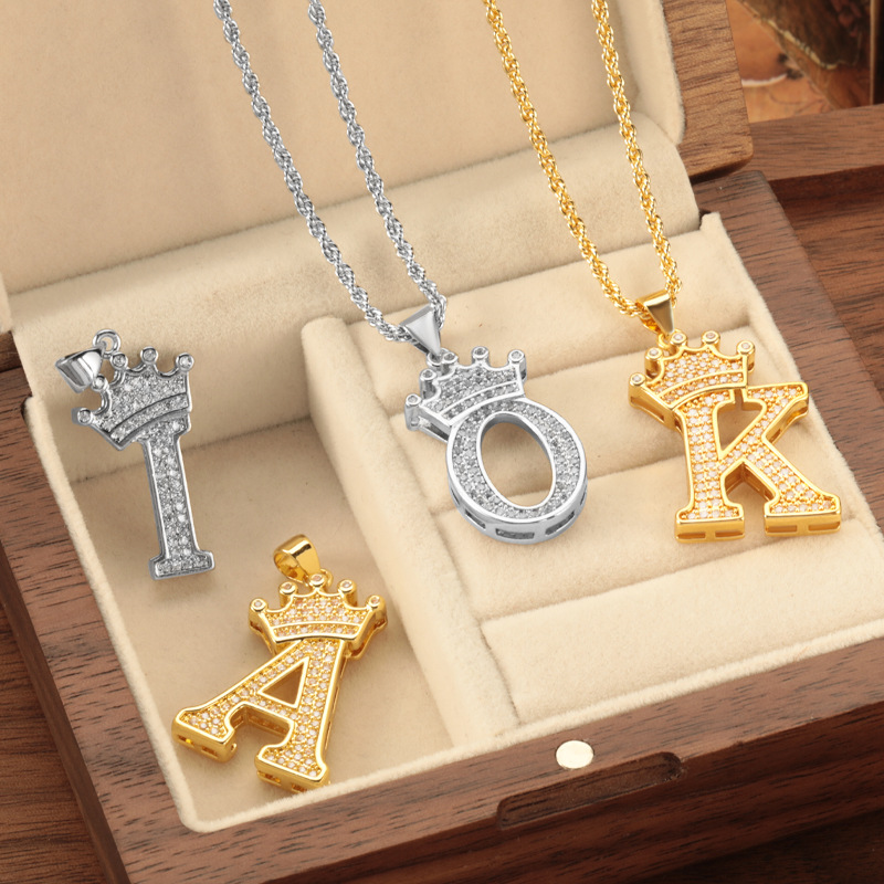 跨境26个英文字母嘻哈皇冠镶钻吊坠时尚铜镶锆石字母项链配饰批发