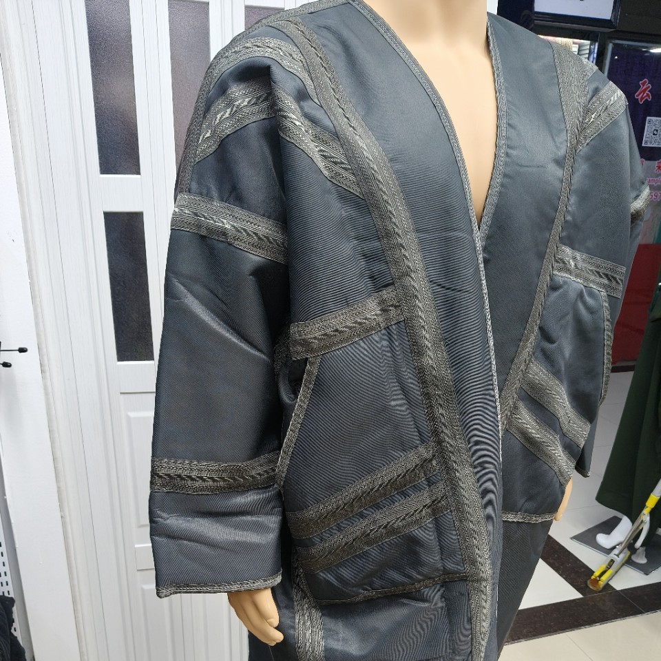 跨境热卖冬季加厚斜纹纱卡男士长袍开衫保暖无帽口袋冬袍现货