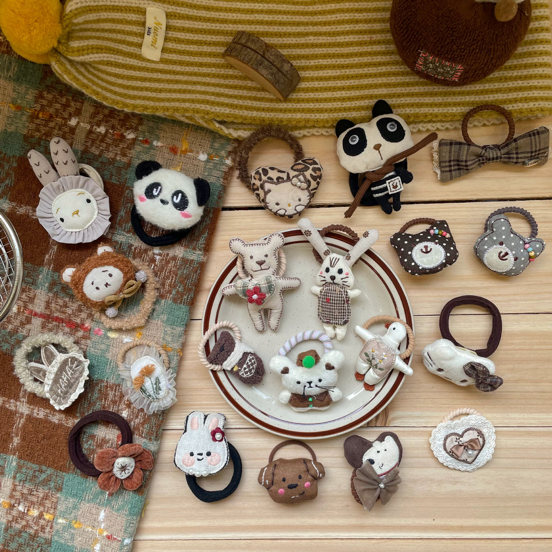 The new Korean version of the colorful and sweet children's hair clip is simple and versatile. It features a plush girl's fringe side clip and a bb clip hair accessory for women