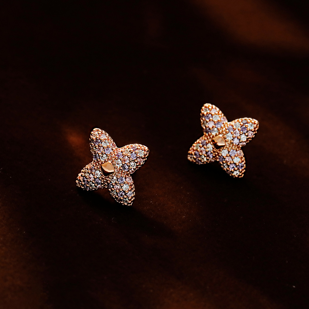 Hyacinth925 agujas de plata atmosférico premium sense ligeros pendientes de lujo de alta calidad circonitas micro incrustaciones triples flores de cuatro hojas pendientes mujer Specification image