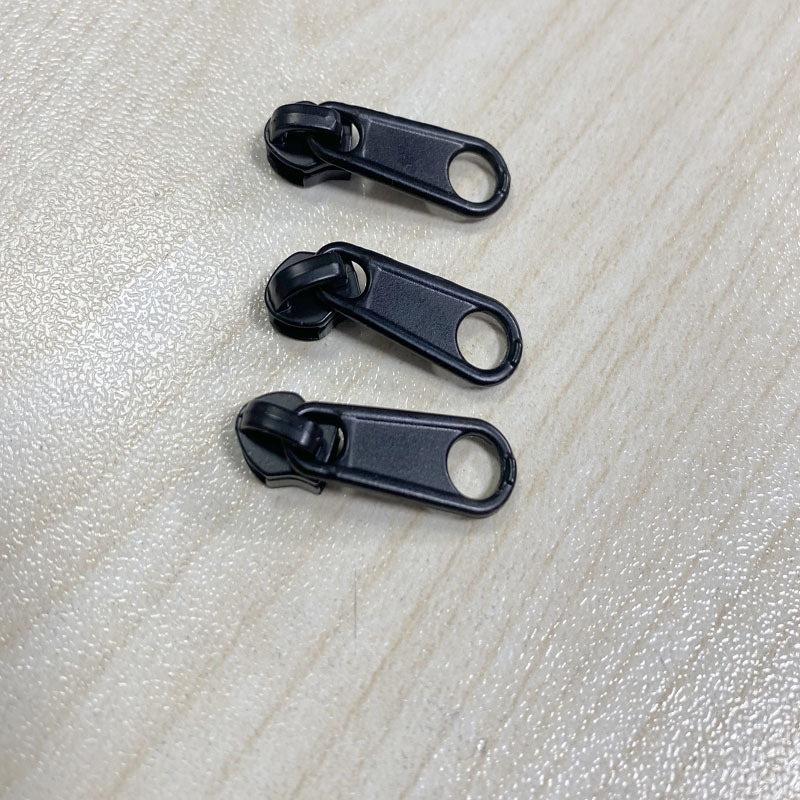 In stock, there are No. 3 zinc alloy zipper pulls for both forward and reverse threading, double-head zipper pulls, handle accessories, and zipper buckles details Picture