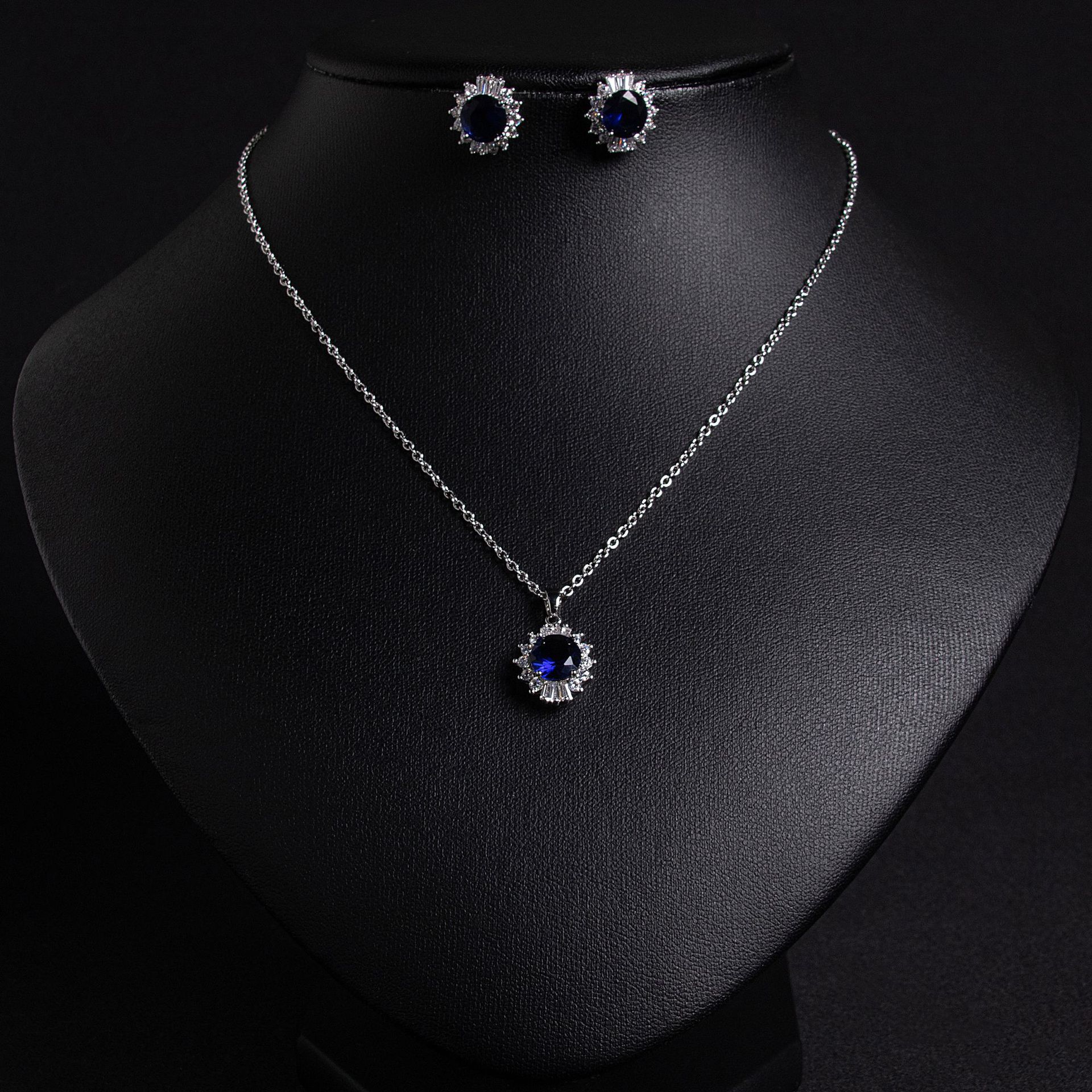 Korean version women's niche design sense round colored zircon stud collarbone chain necklace two-piece set in stock, Getisha Jewelry LJT29157 Banquet dress jewelry and accessories wholesale Specification image