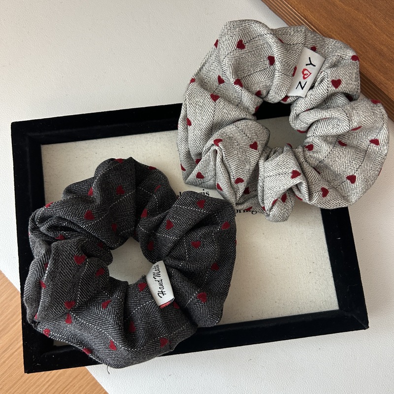 Korean heart-shaped printed hair band, sweet polka dot heart-shaped large intestine hair band, high-end and elegant, versatile hair accessory new style details Picture