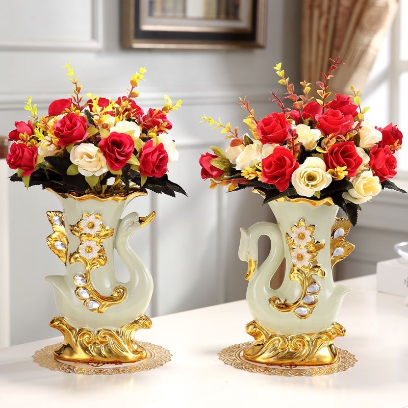 اما زهرية الخزفية الاوروپية، فتُستعمل في غرفة الجلوس Item Picture