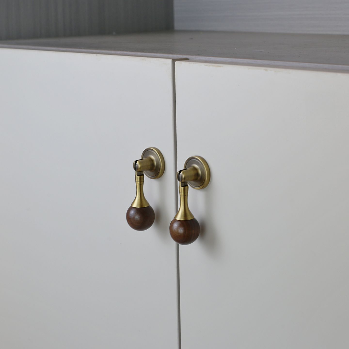 French-style light luxury cabinet door handle, wardrobe door drawer, Chinese-style walnut wood round ball, new Chinese-style pendant small handle details Picture