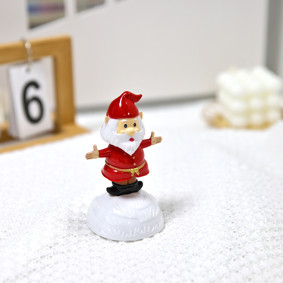 Creative solar swing dolls, shaking heads, Christmas gifts, car ornaments, waving Santa Claus ornaments Item Picture