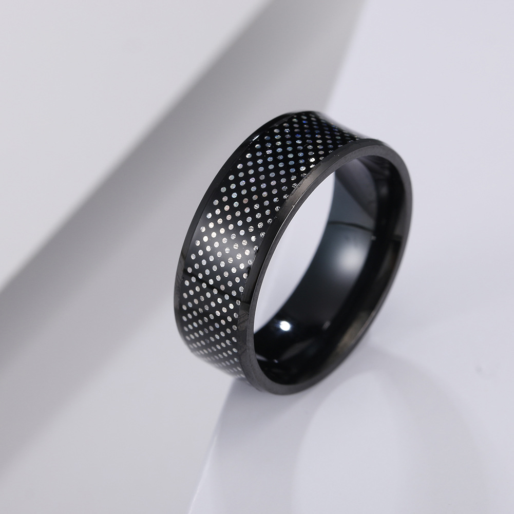 Half-price clearance, factory direct sales, 8MM wide contrasting color men's titanium steel ring, spotted fashion jewelry wholesale Application Scenario