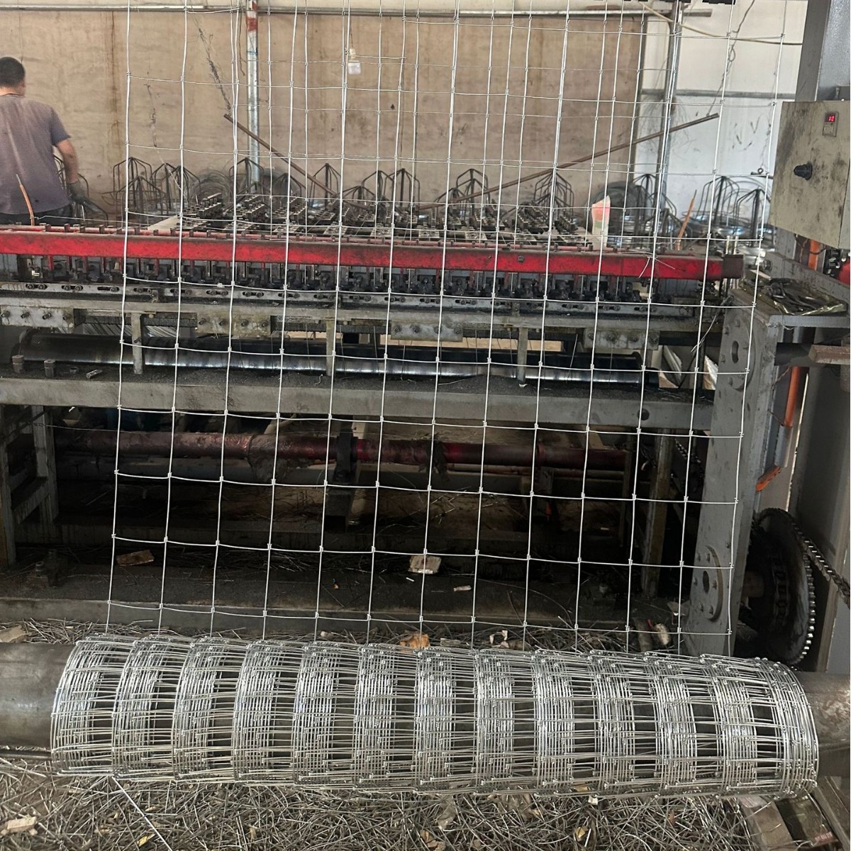 Cattle pen net, orchard lawn greening, farm enclosure, anti-climbing protection, iron wire twisted and woven galvanized cattle pen fence details Picture