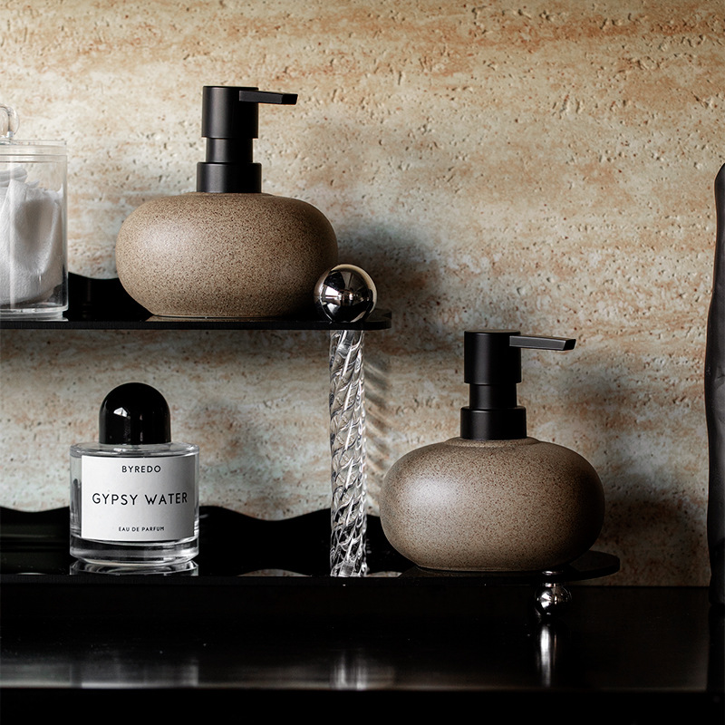 Wabi-sabi style rough earthenware press bottle, hotel and homestay lotion bottle, shampoo, body wash, hand sanitizer, conditioner portioned bottle Application Scenario