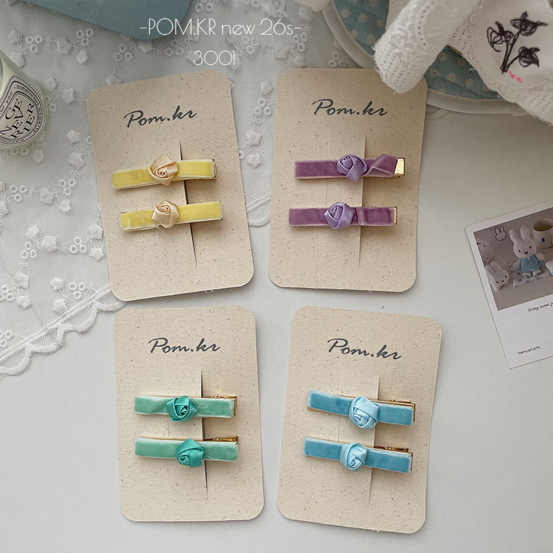 Autumn and winter velvet rose one-piece hair clip, simple and retro children's hair clip, sweet baby side fringe bangs clip for girls Application Scenario