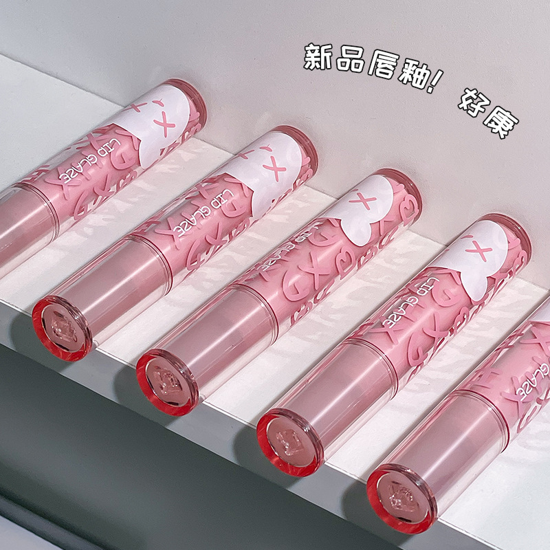 baxi Peach Pink Bear Water Light Mirror Lip Gloss is easy to apply and does not smudge. It is a moisturizing velvet nude pseudo-natural lipstick Application Scenario