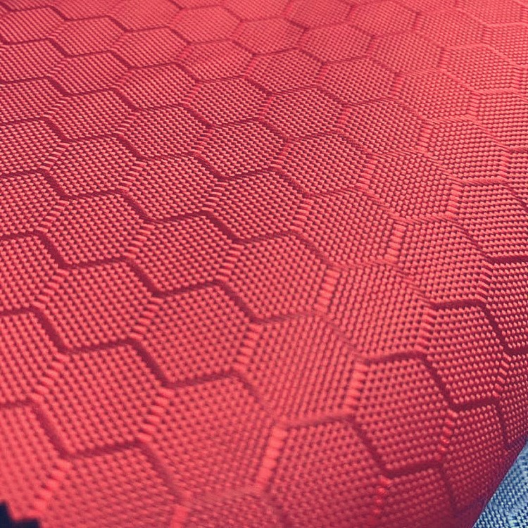 RPET再生防水PU420D涤纶足球格蜂巢格子提花牛津布箱包背包面料细节图