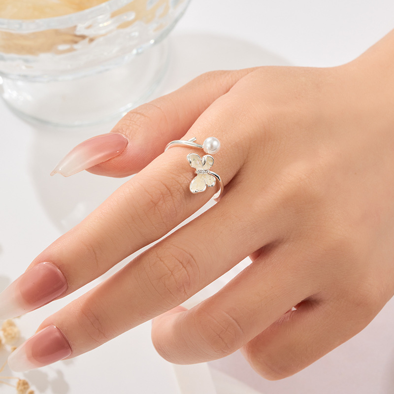 This is a new, delicate and adjustable ring with a light luxury and high-end feel, featuring a unique, gentle and energetic style details Picture