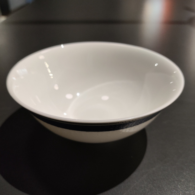 New-style Chinese and Western cuisine hotel, high-end tableware display table, private club, private room Application Scenario