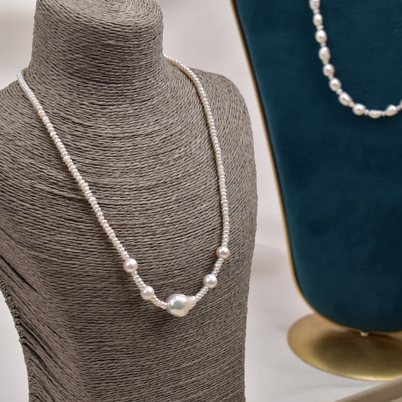 In 2025, the new natural, irregular-shaped Baroque Lu Lu Tong pearl necklace for women, baby pearl neck chain, collarbone chain trend Application Scenario