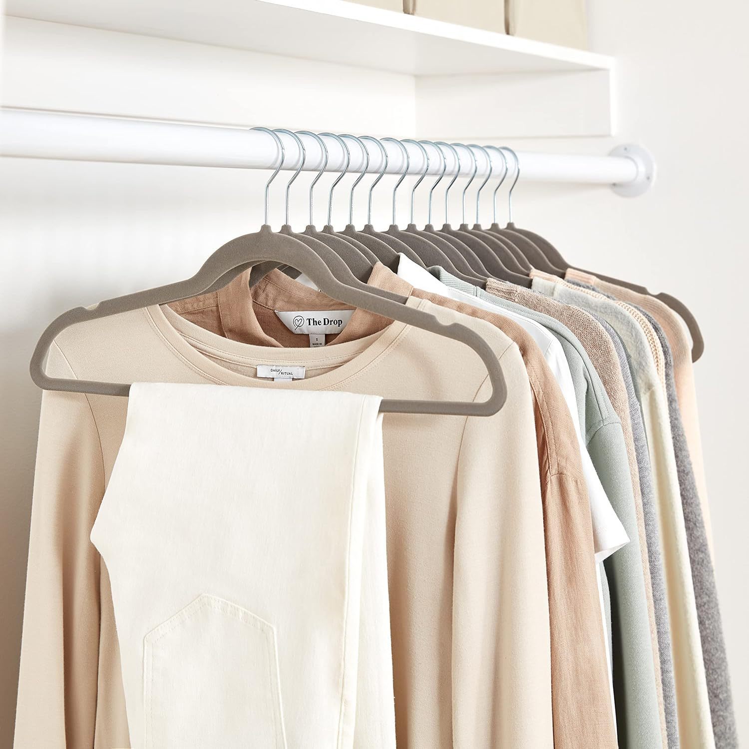Multi-functional organizer, anti-slip flocking clothes rack, dry and wet plastic clothes hanger, home traceless magic clothes rack Specification image
