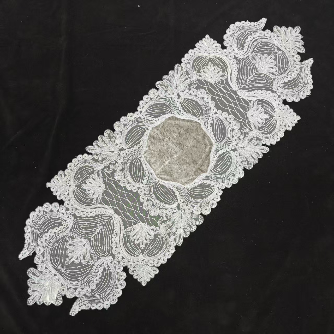 European-style rope-embroidered luxurious table MATS, dining tables, coffee tables, fabric table flags, high-end TV cabinets, embroidered tablecloths, table flags Specification image